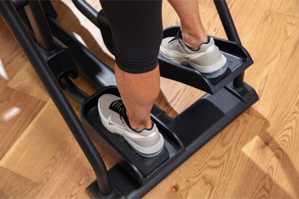 SA_25-Uniformed-Service-Rehab_02-G866 Front-Drive Elliptical-750